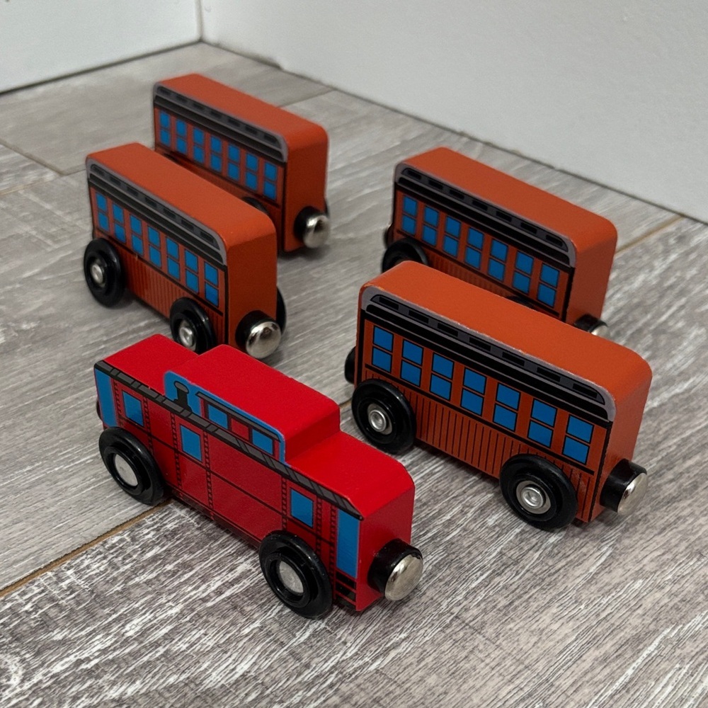 Lot of Magnet Train Cars - Picture 4 of 7